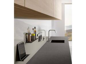 Die auf Mass gefertigten Küchenrückwände  aus glasiertem Titanstahl sind widerstandsfähig, hygienisch und magnetisch. Wilhelm Schmidlin AG.