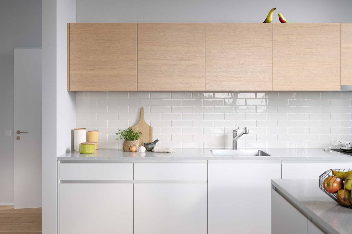 Die Armatur «KWC Wamas 2.0» gibt es in zwei Varianten: Als Hebelmischer mit Schwenkauslauf 160° sowie als 130° schwenkbaren Hebelmischer mit bis zu 60 cm ausziehbarer Auszugsbrause. Der Brausenschlauch wird mit der «EasyLock» Funktion einfach zurückgeführt. KWC Group AG.