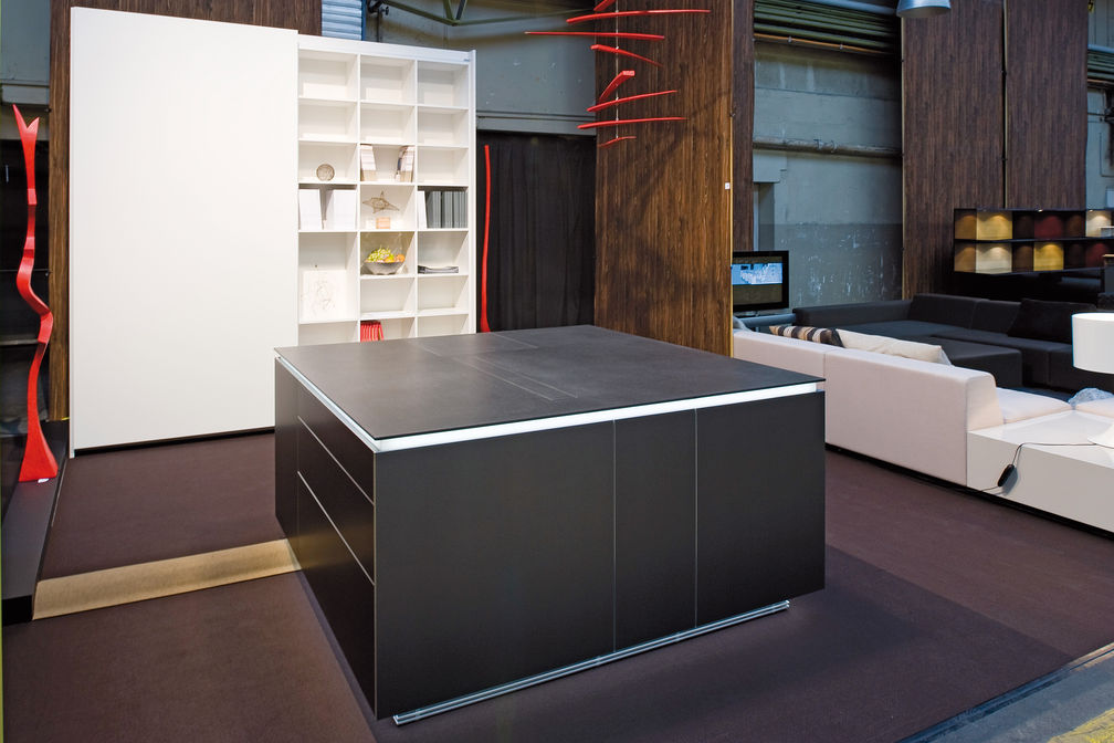 Bei Bedarf wird aus der Kücheninsel eine grosse Arbeitsfläche.