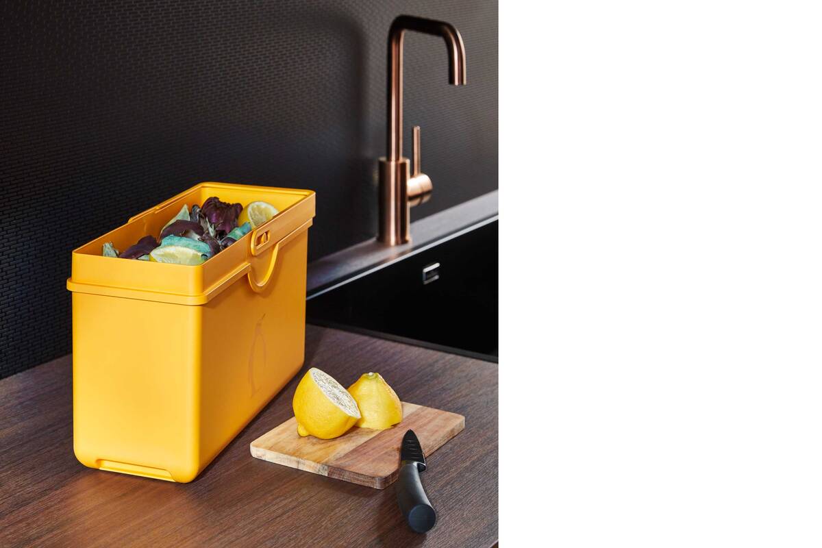 Der «FreezyBoy» kühlt organische Abfälle auf eine Temperatur von –5° Celsius. So macht Recyceln noch mehr Spass. Wer ihn einmal hat, will ihn nicht mehr hergeben. Freezyboy.