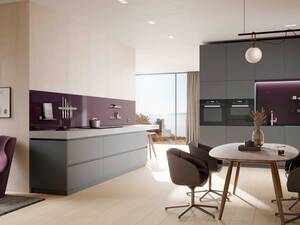 Die Küchenrückwände aus glasiertem Titanstahl von Schmidlin sind widerstandsfähig, hygienisch und magnetisch. Damit finden eine magnetische Messerleiste aber auch Ablagen für Gewürze, Handy oder Tablet sicheren Halt an der Wand. Schmidlin.