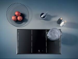 Es werde Licht: Schott ermöglicht mit der neuen Glaskeramik «Ceran Luminoir» helle, klare und farbechte Lichtlösungen im Kochfeld. Schott.