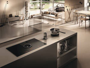 «NikolaTesla One» überzeugt mit Kraft, einem niedrigen Geräuschlevel und einer Energieklasse von A+. Die turbinenartige Optik ist ein Hingucker. Elica / AIB.