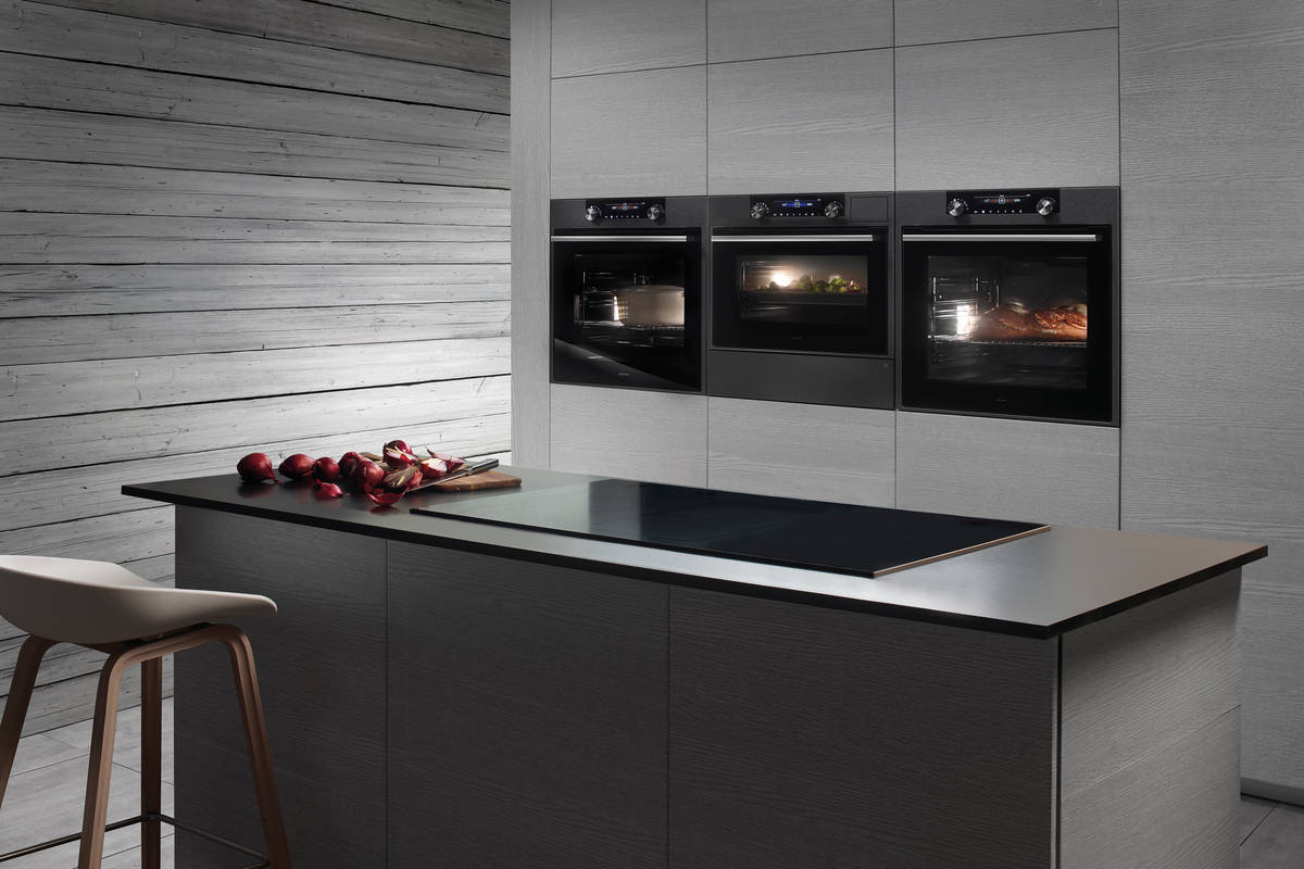 Mit dem flexiblen Kombi-Einbaubackofen «ASKO 5 in 1» lassen sich fünf verschiedene Heizmethoden einstellen – in  ein und demselben Ofen. Fors.