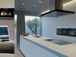 Die im März 2021 lancierte «Excellence Line» bietet weniger erfahrenen Köchen interaktiv Unterstützung. Designfreaks haben die Auswahl zwischen drei Varianten: Spiegelglas Schwarz, Platinum und Pearl. V-Zug AG.