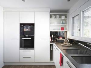 Mit «Küchen Smart» wird die Küchenfront zur digitalen Schaltzentrale: Der interaktive Bildschirm mit Touchscreen steuert Videochat, Rezeptdatenbank und Musikanlage. Veriset AG in Zusammenarbeit mit  Mues-Tec und Orea.