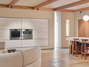 Das digitale Bedienkonzept der neuen Serie «Expressive» umfasst einen Näherungssensor, bei dem das Display vorgängig aufleuchtet, sobald sich jemand dem Gerät nähert. Mit der «Home Connect App» kann der Kochprozess überwacht werden. BSH Hausgeräte GmbH / Gaggenau.