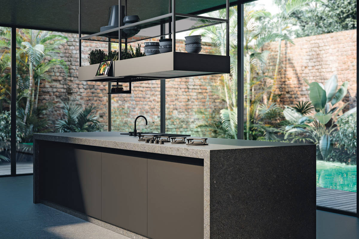 «Spazio» löst nicht nur in der Küche Begeisterung aus, sondern auch bei der Jury des renommierten Good Design Award. Die elegante Abzugshaube beinhaltet Regale für Geschirr sowie USB-Anschlüsse und Steckdosen. Fors.