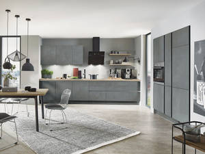 Stein geht auch als Nachbildung: Die grossformatigen Dekore wirken durch ihre dreidimensionale Oberfläche authentisch und modern. Sanitas Troesch.