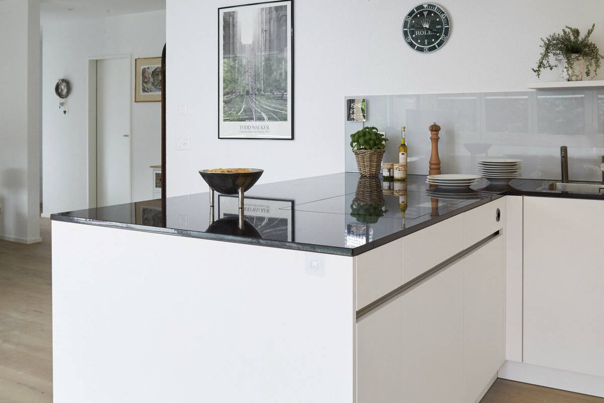 Damit werden lästige Fingerabdrücke Geschichte: Die Fronten «bellino touch» sind gegen Abdrücke resistent und Schmutz ist deutlich weniger sichtbar. Veriset.