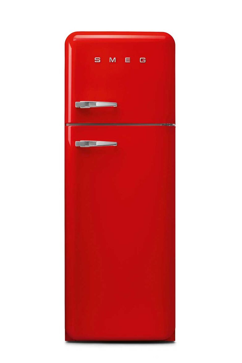 Der Kühlschrank im 50er Jahre Retro-Look kühlt Getränke und hält dank Extra-Eisfach genügend Glace und Eiswürfel bereit. Smeg, www.smeg.de