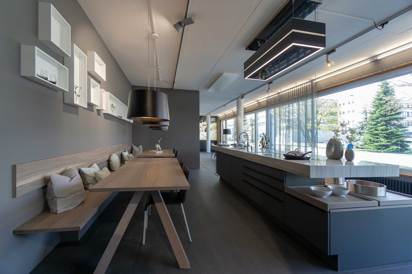 Im Showroom in Rotkreuz präsentiert die Linear Küchen AG moderne und funktionale Küchen.