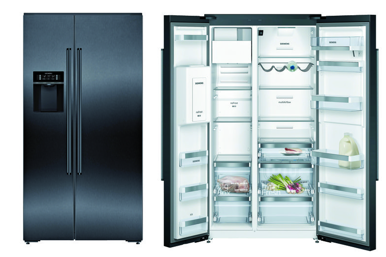 Schau mir in den Kühlschrank, Baby! Für eine erleichterte Einkaufsplanung sorgt die smarte Technologie in der «Side by Side» Kühl-Gefrierkombi. Ein aktuelles Bild vom Inhalt des Kühlschranks ist durch die vernetzten Kameras jederzeit abrufbar. Einen Beitrag zur Nachhaltigkeit liefert zudem der «Smart Storage Guide», der über die Home Connect App verfügbar ist. Er verknüpft Nährwertangaben zu Lebensmitteln im Kühlschrank und verrät, in welchen Klimazonen sie am besten aufzubewahren sind. Die Objekterkennung hilft dabei, den richtigen Lagerort auszuwählen. 